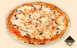 Funghi Pizza. Pizzaszósz, gomba, mozzarella sajt.