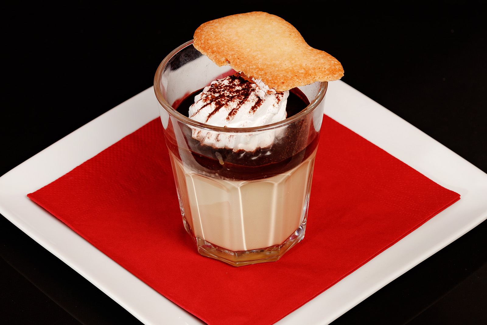 Kávés pannacotta csokoládé öntettel