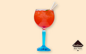 Strawberry gin fizz
