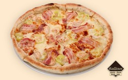 Giuseppe Pizza. Sajtkrém, csirkemell, bacon, paprika, sajt.