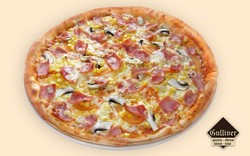 Son-Go-Ku Pizza. Pizzaszósz, sonka, gomba, kukorica, sajt.