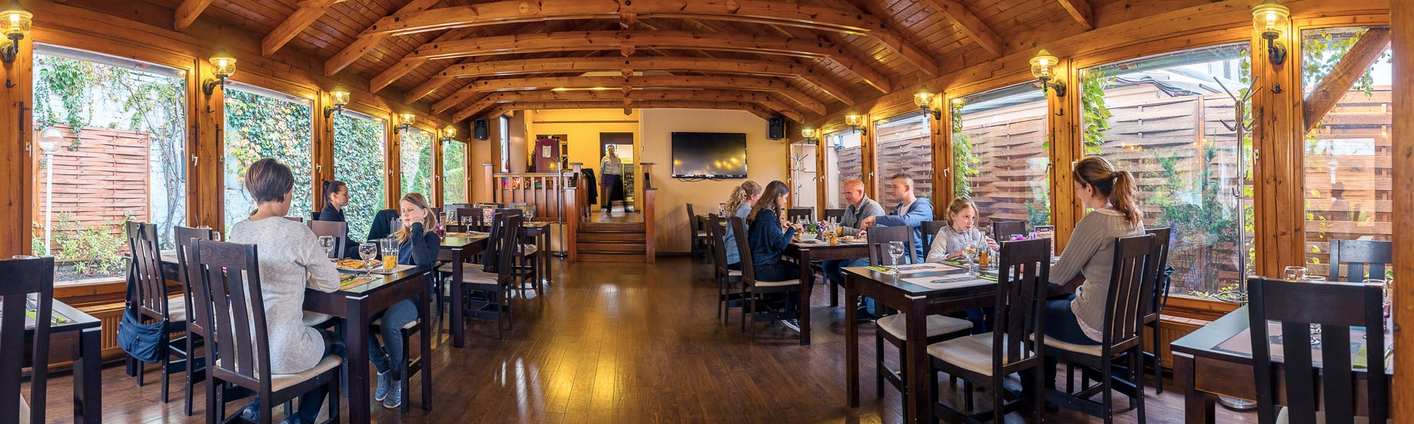 Ünnepeljen családjával otthonában! Töltsön romantikus órákat Kedvesével a Gulliver Étterem ételei társaságában!